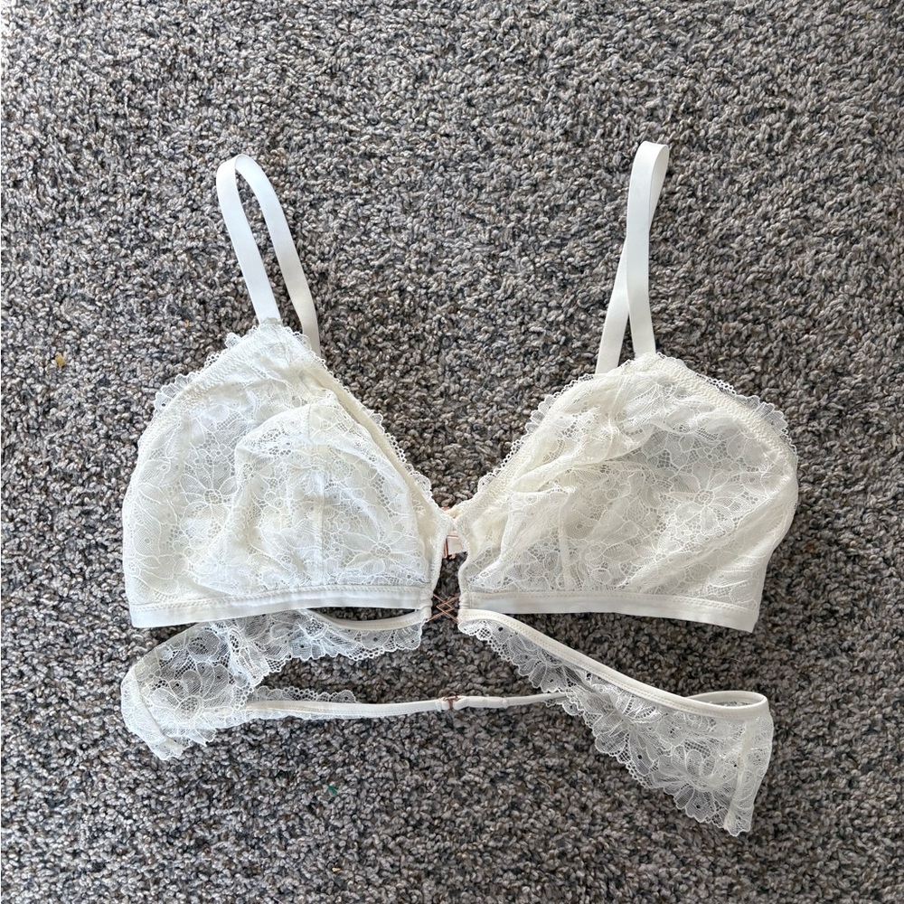 Aerie White Lace Bralette with Scalloped Trim
